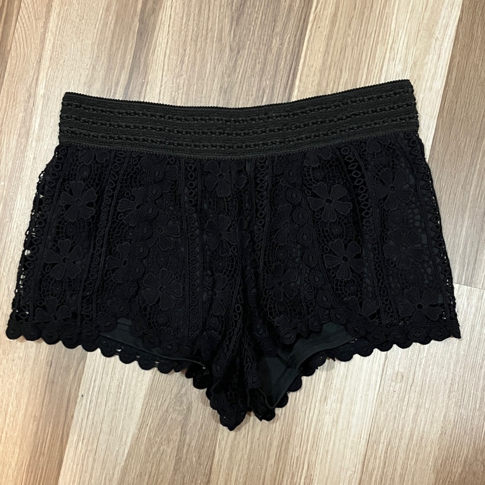 No Boundaries Black Lace Women Shorts - Picture 2 of 6